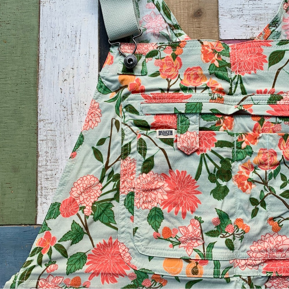 NWT Duluth XL x31L Heirloom Gardening Bib Overalls Mint Summer Dahlia Floral - Picture 6 of 10